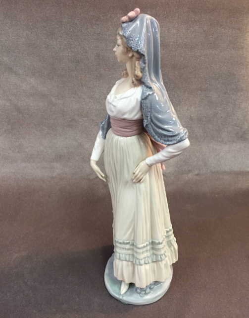 Lladro GOYA LADY #5125 Figurine - Retired 1989